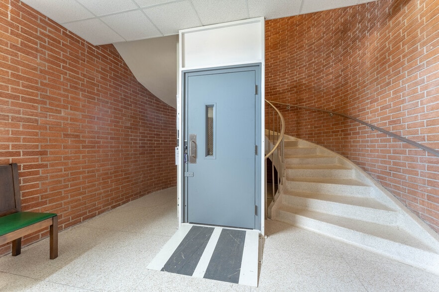 More Photos Of 7370 Chef Menteur Hwy, New Orleans Lodge Meeting Hall For Sale