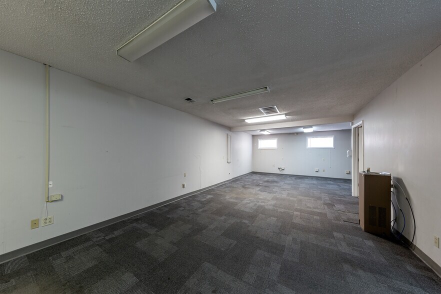 More Photos Of 624 S 7th St, Saint Joseph Industrial For Sale