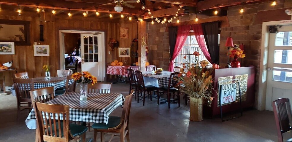 More Photos Of 607 W Main St, Payson Bar For Sale