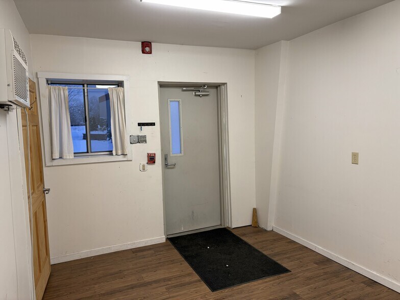 More Photos Of 200 Old County Cir, Windsor Locks Warehouse For Lease