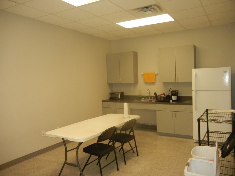 More Photos Of 501 Hickerson St, Conroe Manufacturing For Lease