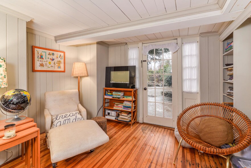 More Photos Of 145 Melrose Ave, Tryon Apartments For Sale