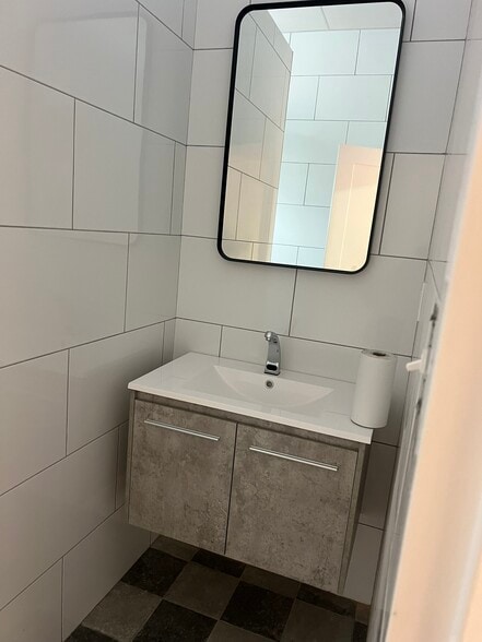 More Photos Of 36-50 Lakeville Rd, New Hyde Park Office For Lease