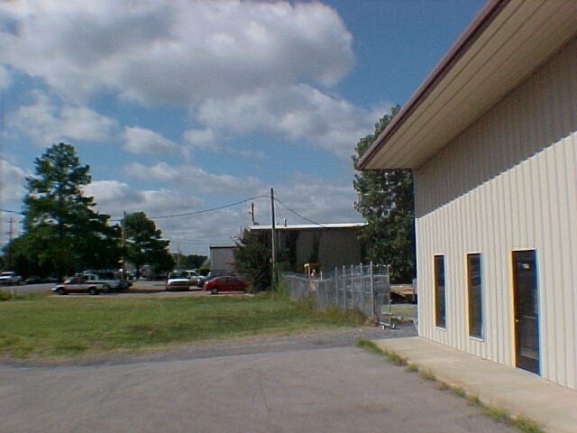 More Photos Of 1983 Vanderhorn Dr, Memphis Warehouse For Lease