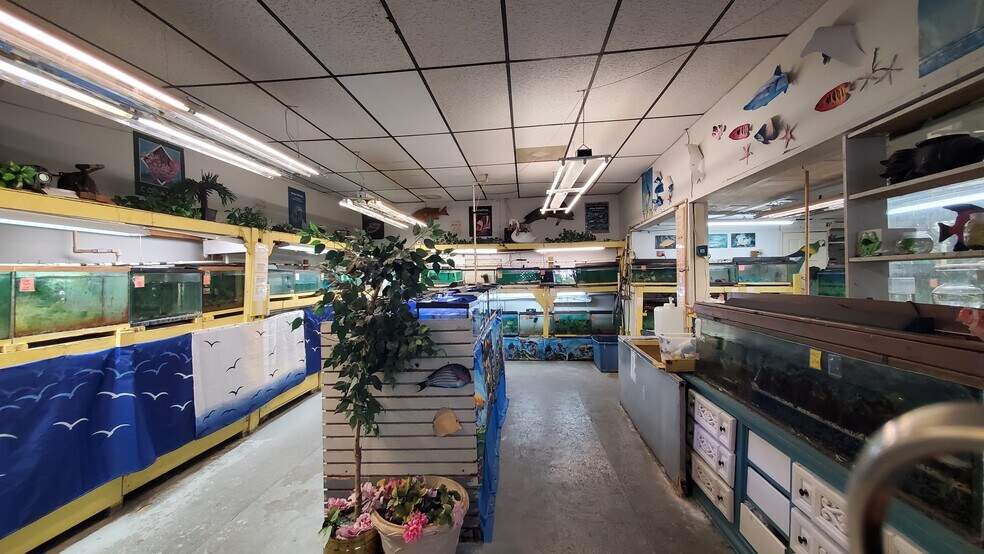 More Photos Of 217 Highway 51 N, Covington General Retail For Sale