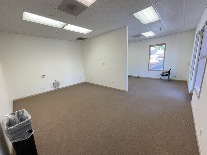 More Photos Of 6200 Center St, Clayton Unknown For Lease
