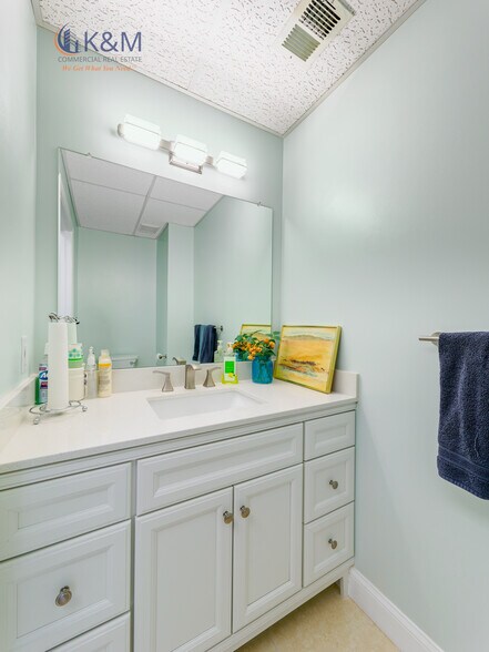 More Photos Of 9693-9697 Main St, Fairfax Medical For Sale