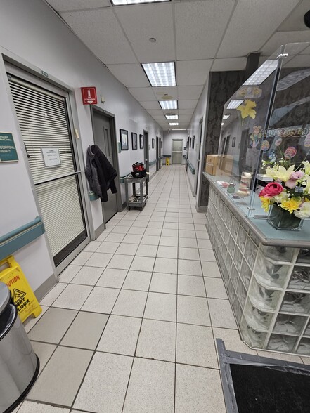 More Photos Of 913 E 108th St, Brooklyn Storefront Retail Office For Sale