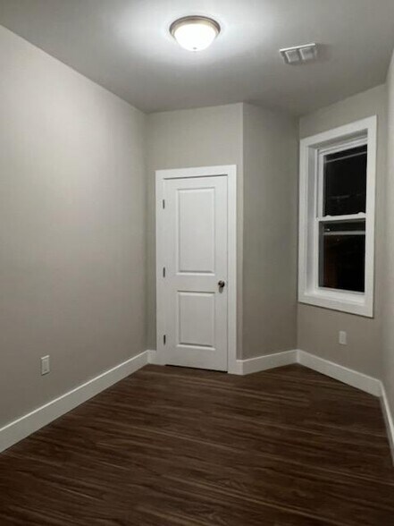 More Photos Of 300-302 Sussex Ave, Newark Apartments For Lease