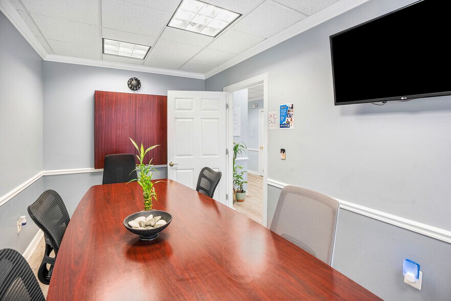 More Photos Of 7901-7915 Belle Point Dr, Greenbelt Office For Sale