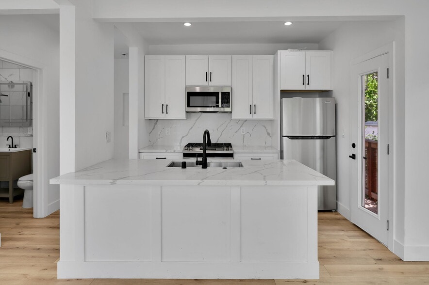 More Photos Of 2434-2438 Broadway, San Diego Apartments For Sale