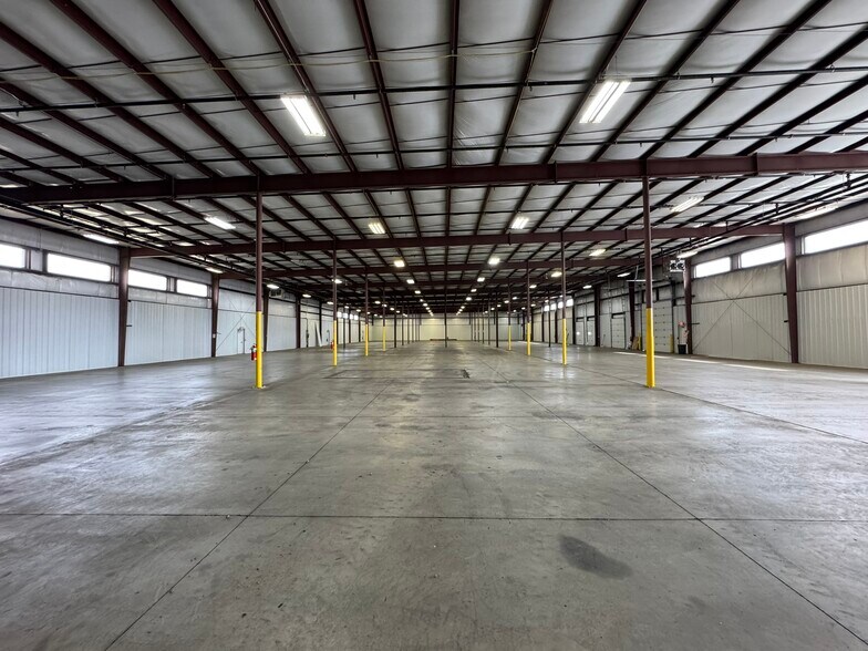 More Photos Of 2830 Atlas Ave, Oshkosh Warehouse For Lease