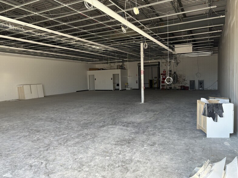 More Photos Of 10 Andrews Rd, Somersworth Freestanding For Lease