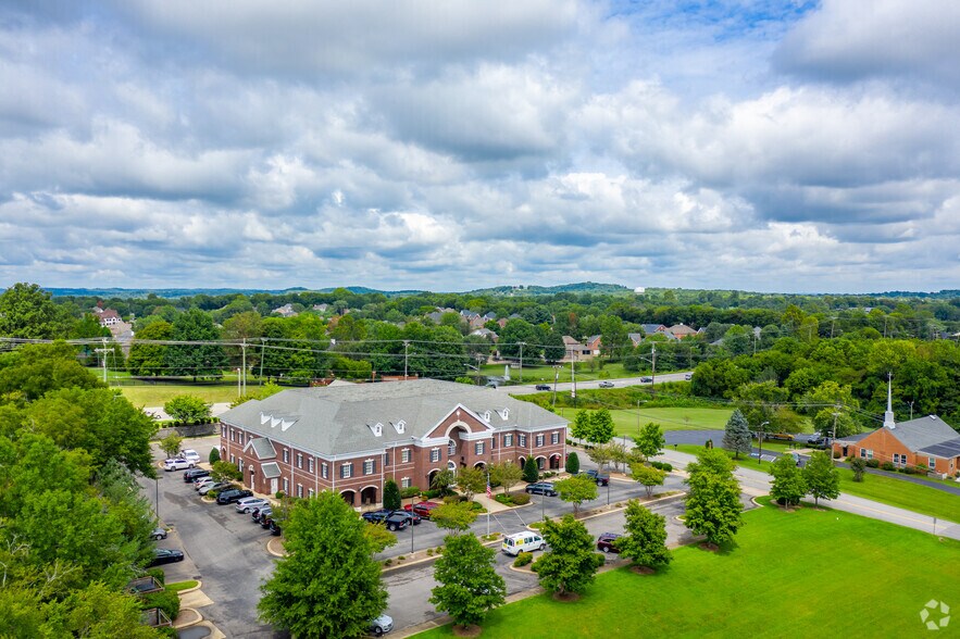 More Photos Of 100 Country Club Dr, Hendersonville Medical For Lease