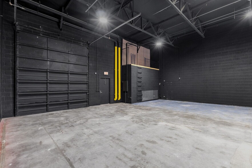 More Photos Of 7318 S 89th Pl, Mesa Showroom For Sale