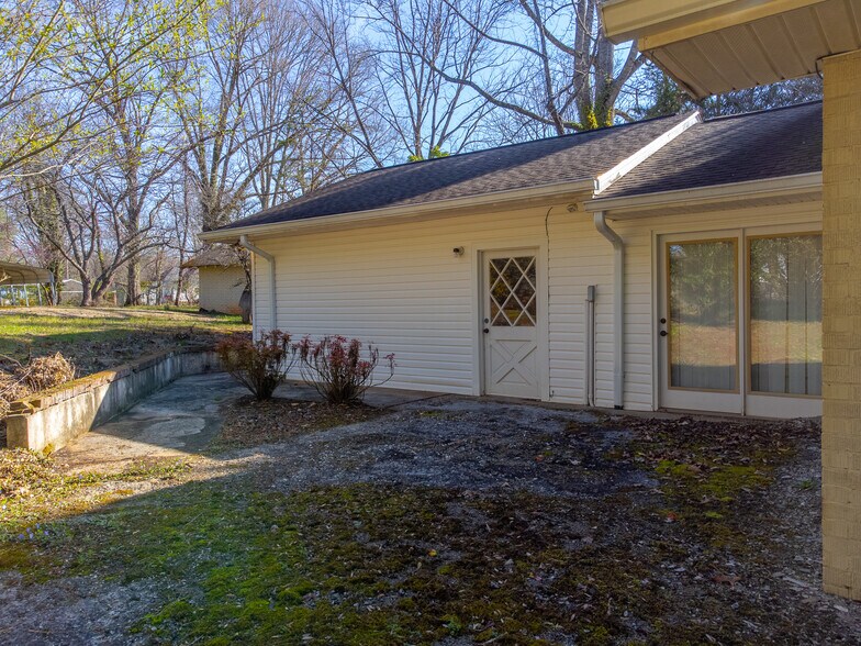 More Photos Of 156 White Oak St, Franklin Medical For Sale