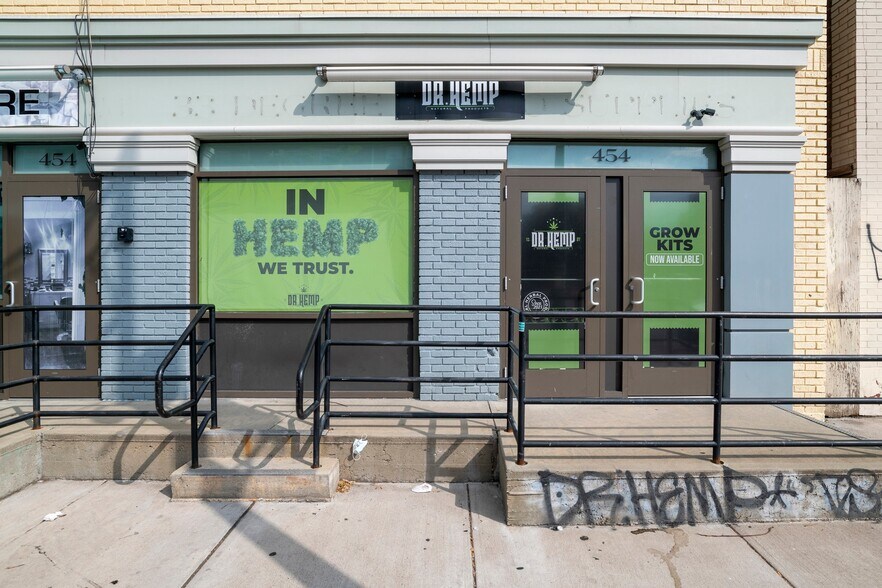 More Photos Of 454-456 Park St, Hartford Showroom For Lease