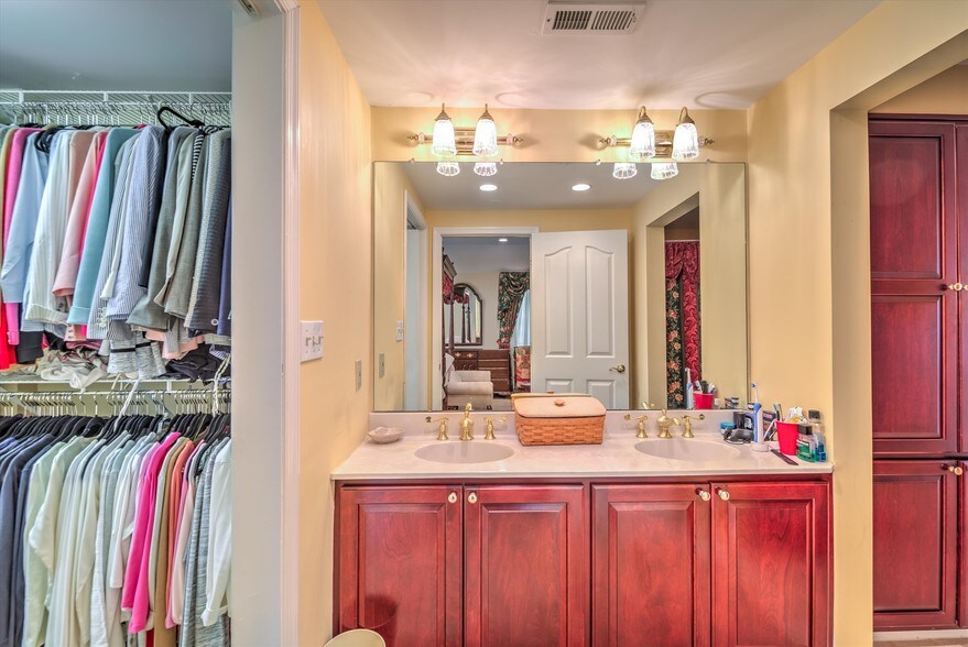 More Photos Of 1808-1810 Mount Holly Rd, Burlington Flex For Sale