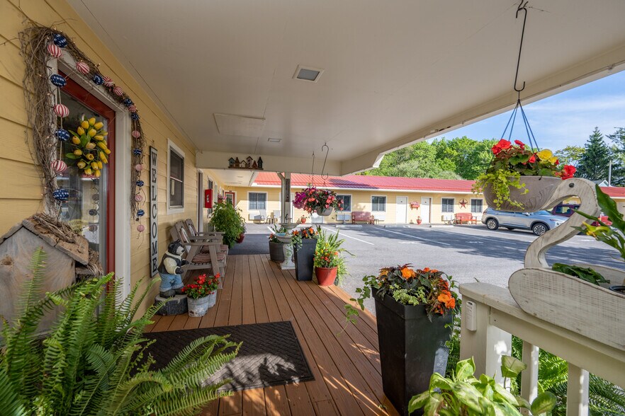 More Photos Of 17848 Garrett Hwy, Oakland Apartments For Sale