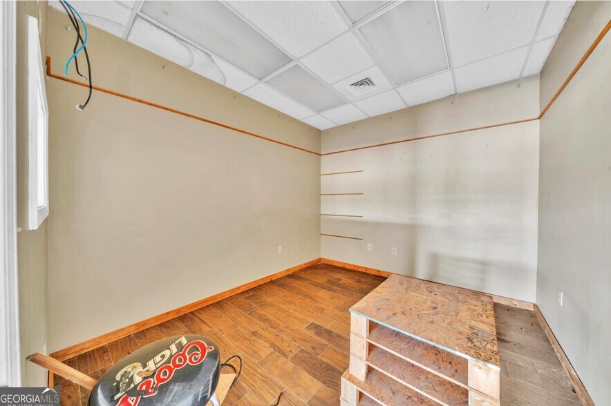 More Photos Of 905 Hillcrest Pky, Dublin Storefront For Sale