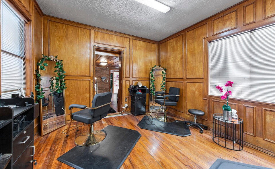 More Photos Of 1618 Pecan Blvd, McAllen General Retail For Sale