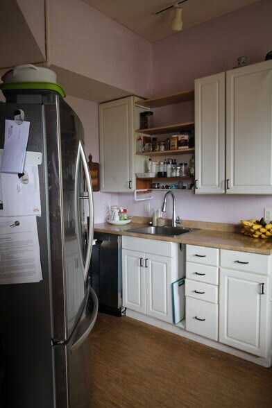 More Photos Of 81-6587 Mamalahoa Hwy, Kealakekua Storefront Retail Office For Sale