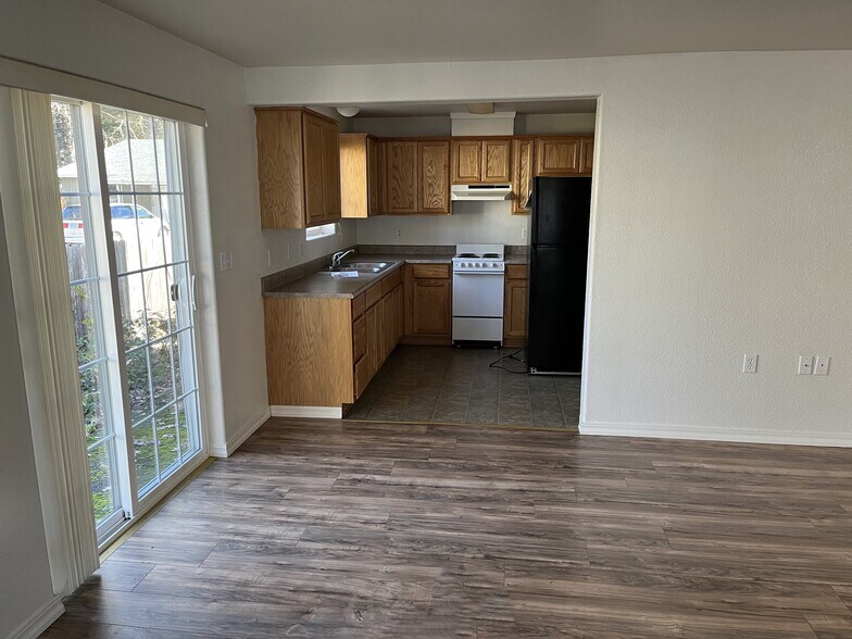 More Photos Of 117 N Junction Ave, Cave Junction Apartments For Sale