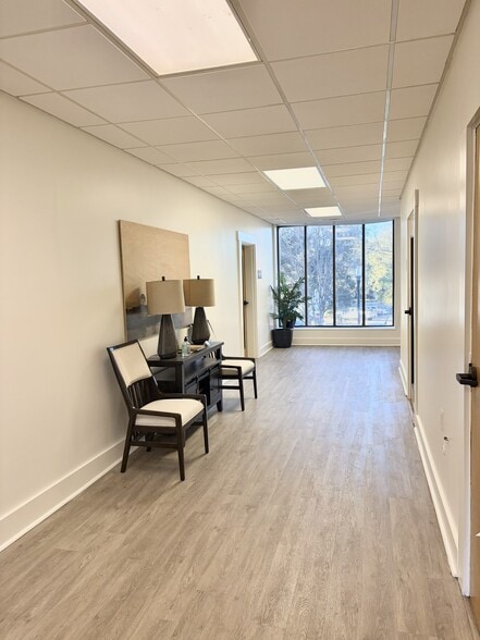 More Photos Of 409 Coleman Blvd, Mount Pleasant Office For Lease