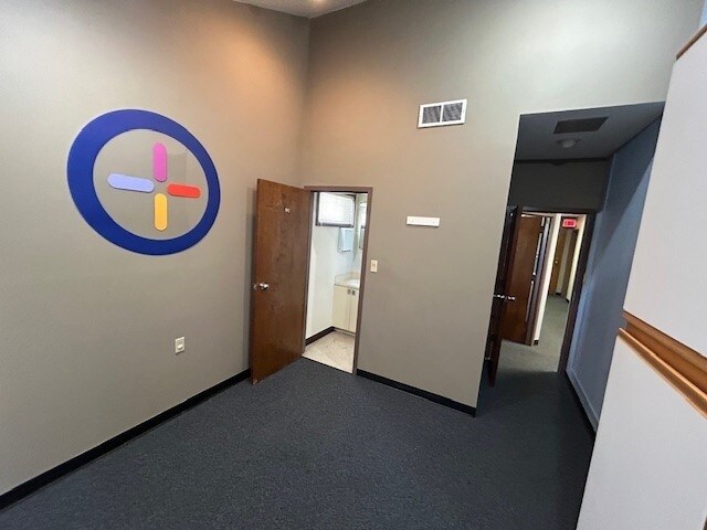 More Photos Of 38 S Burnett Rd, Springfield Office For Sale