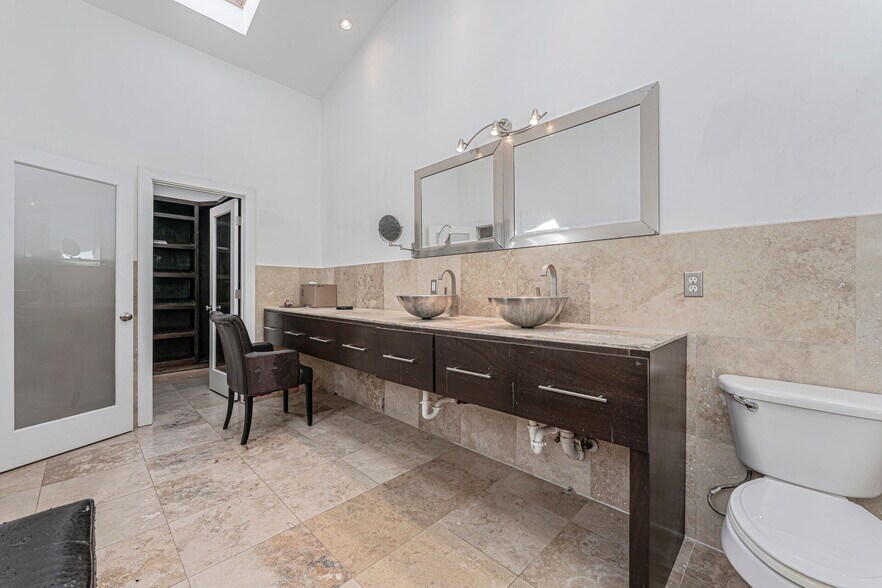 More Photos Of 191 Chamberlain St, Raleigh Dormitory For Sale