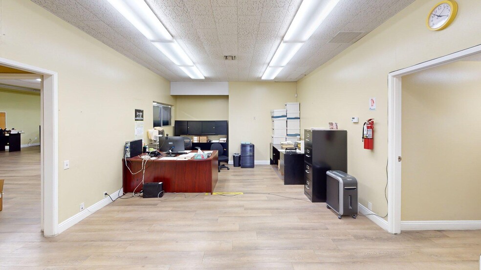 More Photos Of 206 W 140th St, Los Angeles Warehouse For Lease