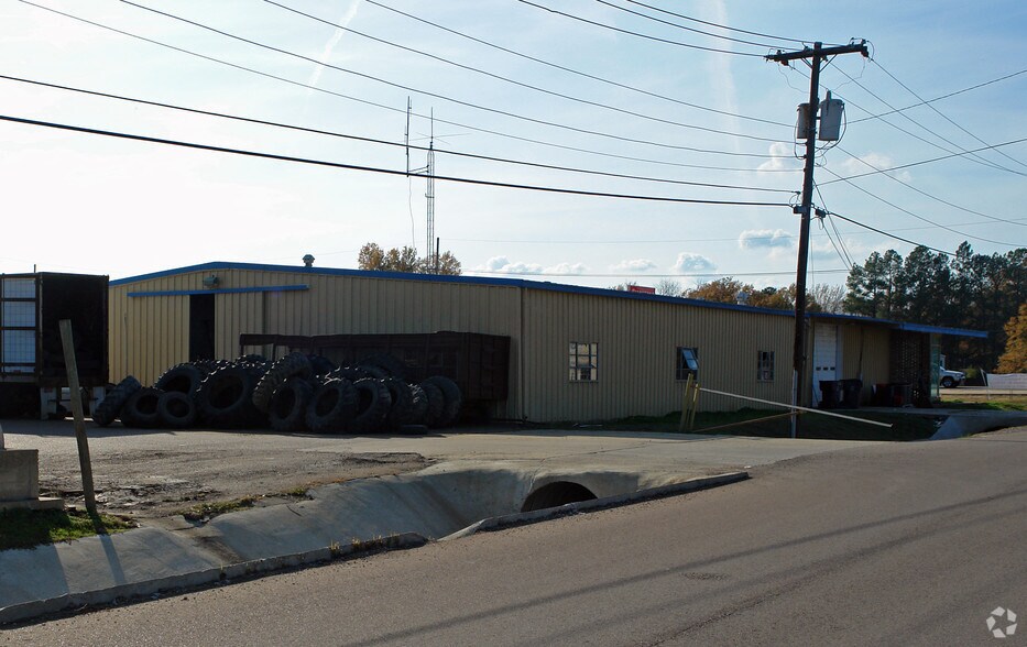 More Photos Of 1568 Us-61, Tunica Showroom For Sale