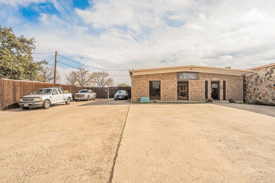 More Photos Of 424 S Bryan Belt Line Rd, Mesquite Showroom For Sale