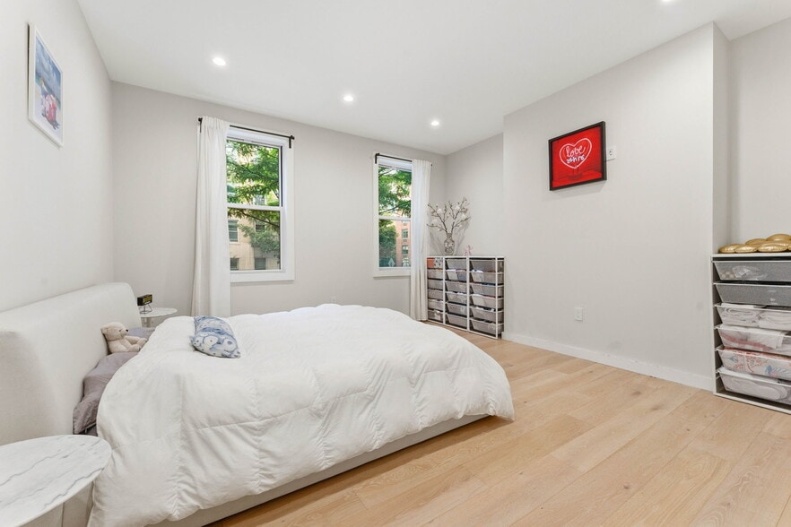 More Photos Of 30 Bergen St, Brooklyn Multifamily For Sale