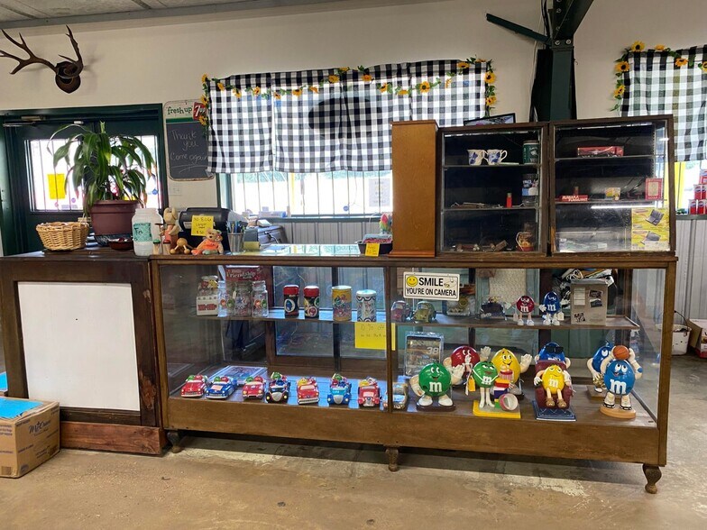 More Photos Of 1411 MS-15, Ellisville Flex For Sale