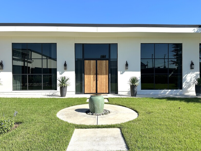 More Photos Of 4775 Memphis St, Dallas Light Distribution For Sale