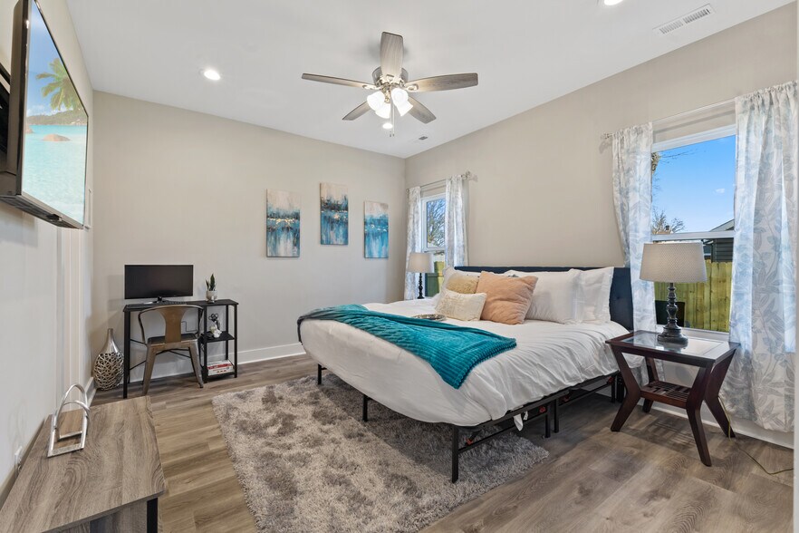 More Photos Of 726 Veronica Pl, Jeffersonville Hospitality For Sale