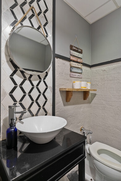 More Photos Of 1506 Staples Mill Rd, Richmond Office For Sale