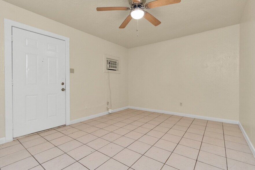 More Photos Of 409 Austin Rd, Conroe Apartments For Sale