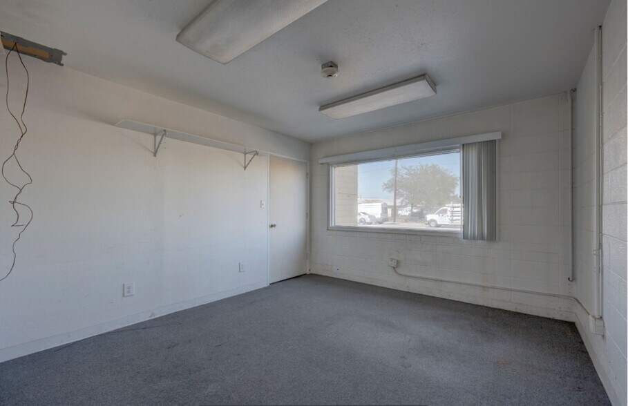 More Photos Of 3000-3090 Mill St, Reno Unknown For Lease