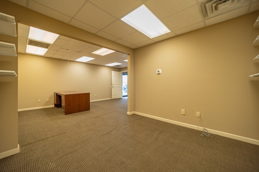 More Photos Of 555 Columbia Dr, Carrollton Office For Lease