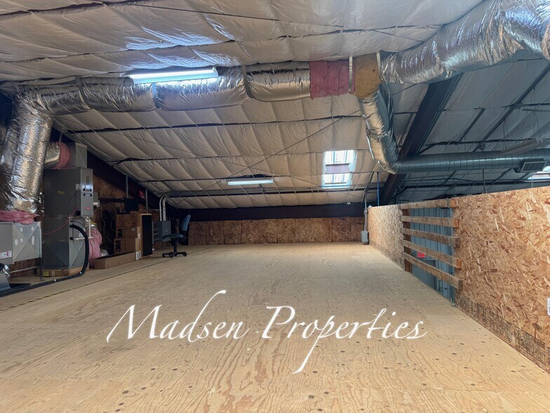 More Photos Of 1115 Ewald Ct, Paradise Manufacturing For Lease