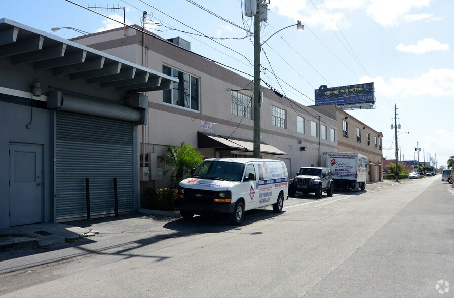 More Photos Of 1213 S 30th Ave, Hollywood Flex For Lease