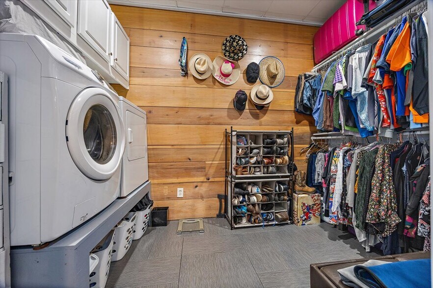 More Photos Of 551625 Us-1, Hilliard Freestanding For Sale