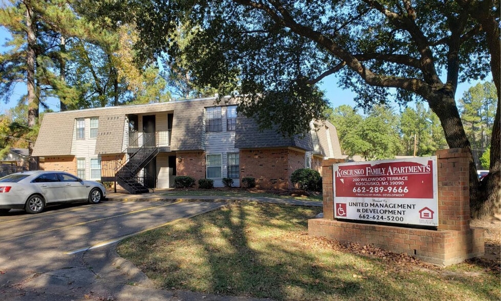 Primary Photo Of 200 Wildwood Ter, Kosciusko Apartments For Sale