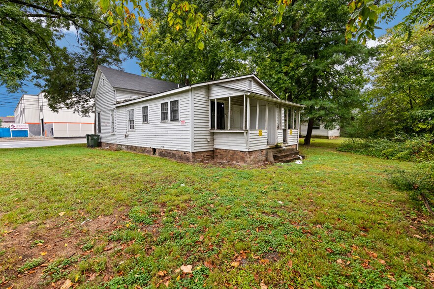 More Photos Of 226 E Main St, Sevierville Freestanding For Sale