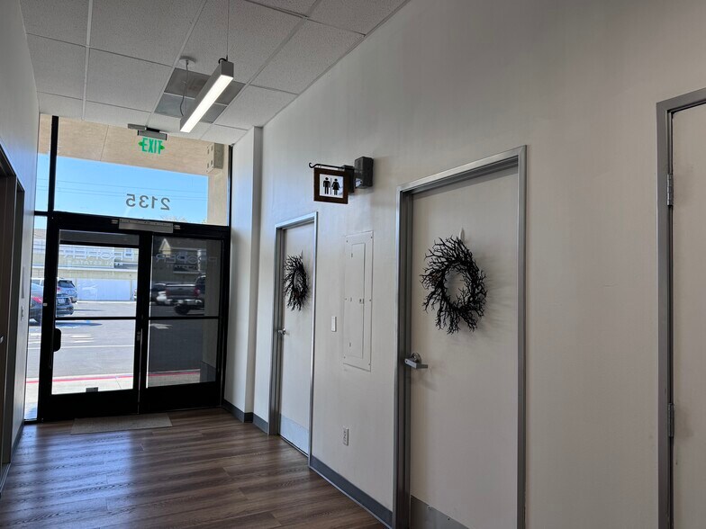 More Photos Of 2135-2141 Bellflower Blvd, Long Beach Storefront For Lease