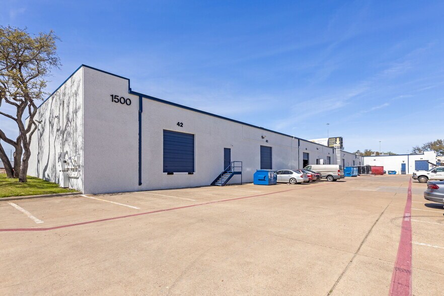 More Photos Of 1300 N Interstate 35E, Carrollton Industrial For Lease