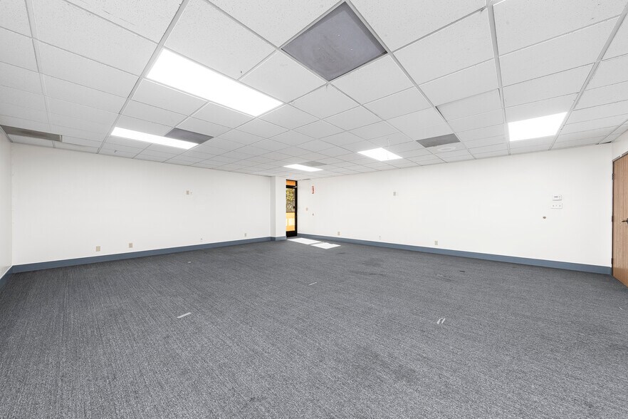 More Photos Of 301 Palmdale Blvd, Palmdale Office For Sale