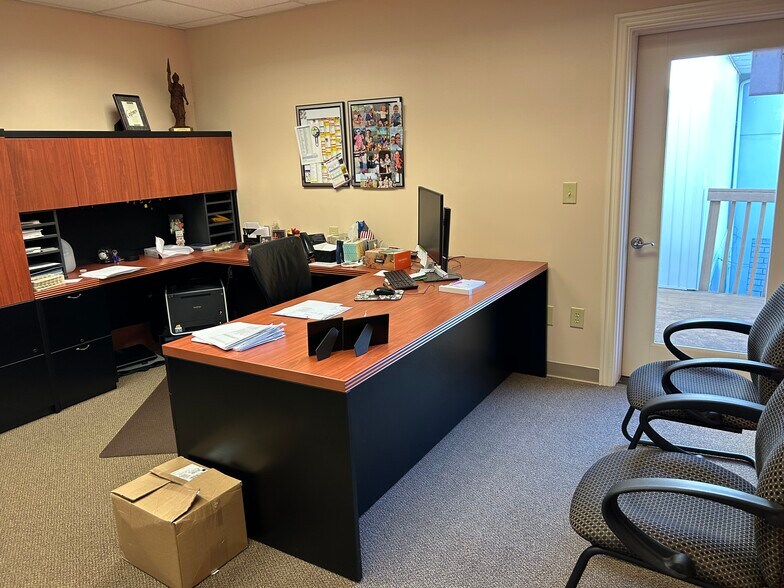 More Photos Of 60 Shillington Rd, Sinking Spring Showroom For Sale